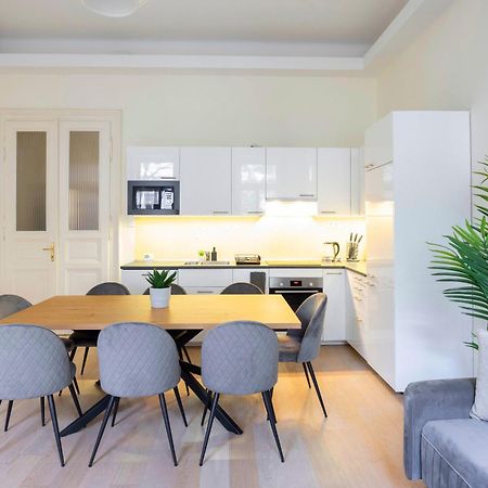 Exclusive & Spacious Central Residence W/ 4Bedrm 2Bathrm Будапеща Екстериор снимка