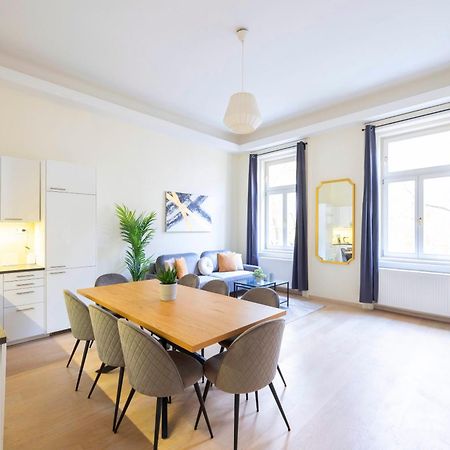 Exclusive & Spacious Central Residence W/ 4Bedrm 2Bathrm Будапеща Екстериор снимка