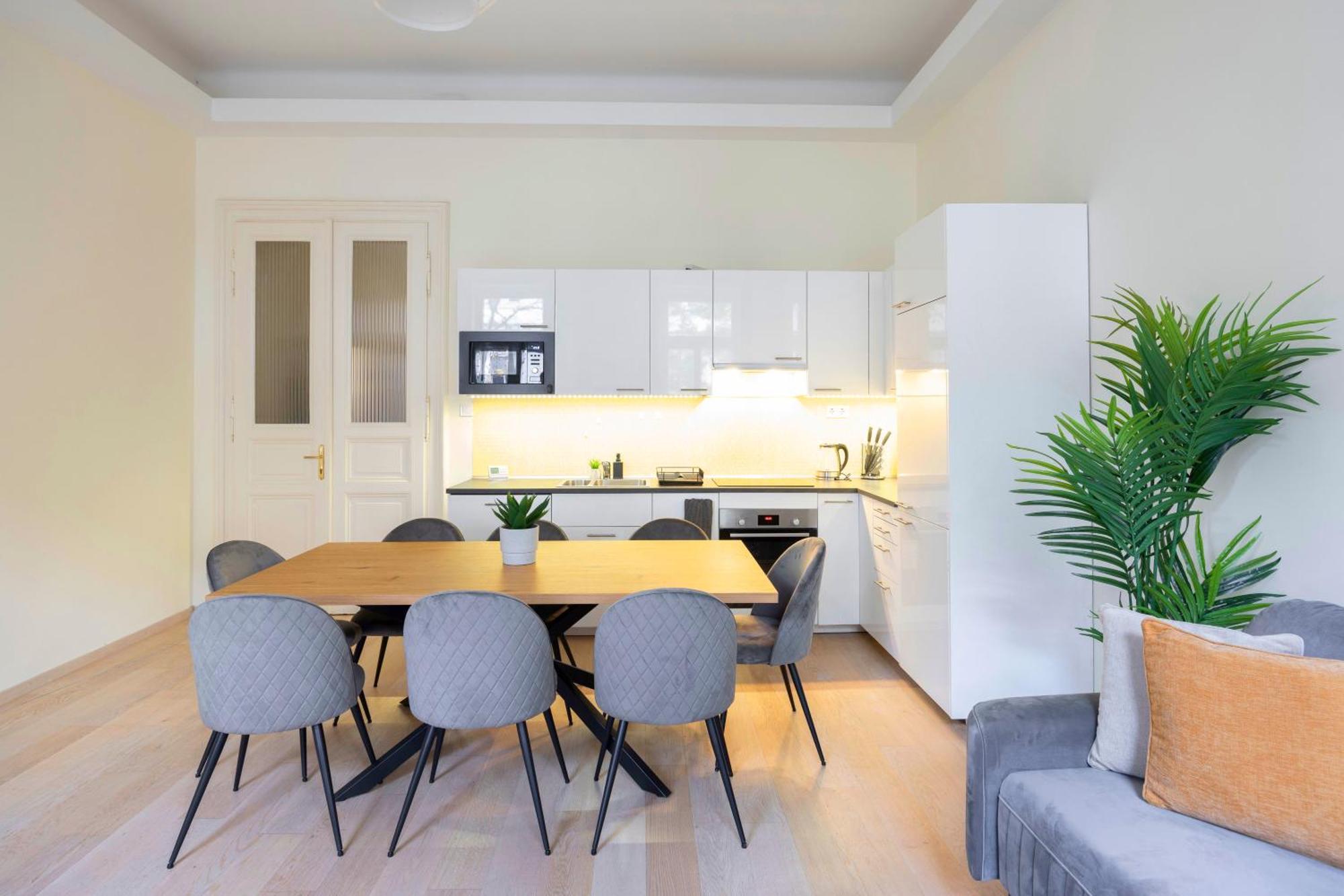 Exclusive & Spacious Central Residence W/ 4Bedrm 2Bathrm Будапеща Екстериор снимка