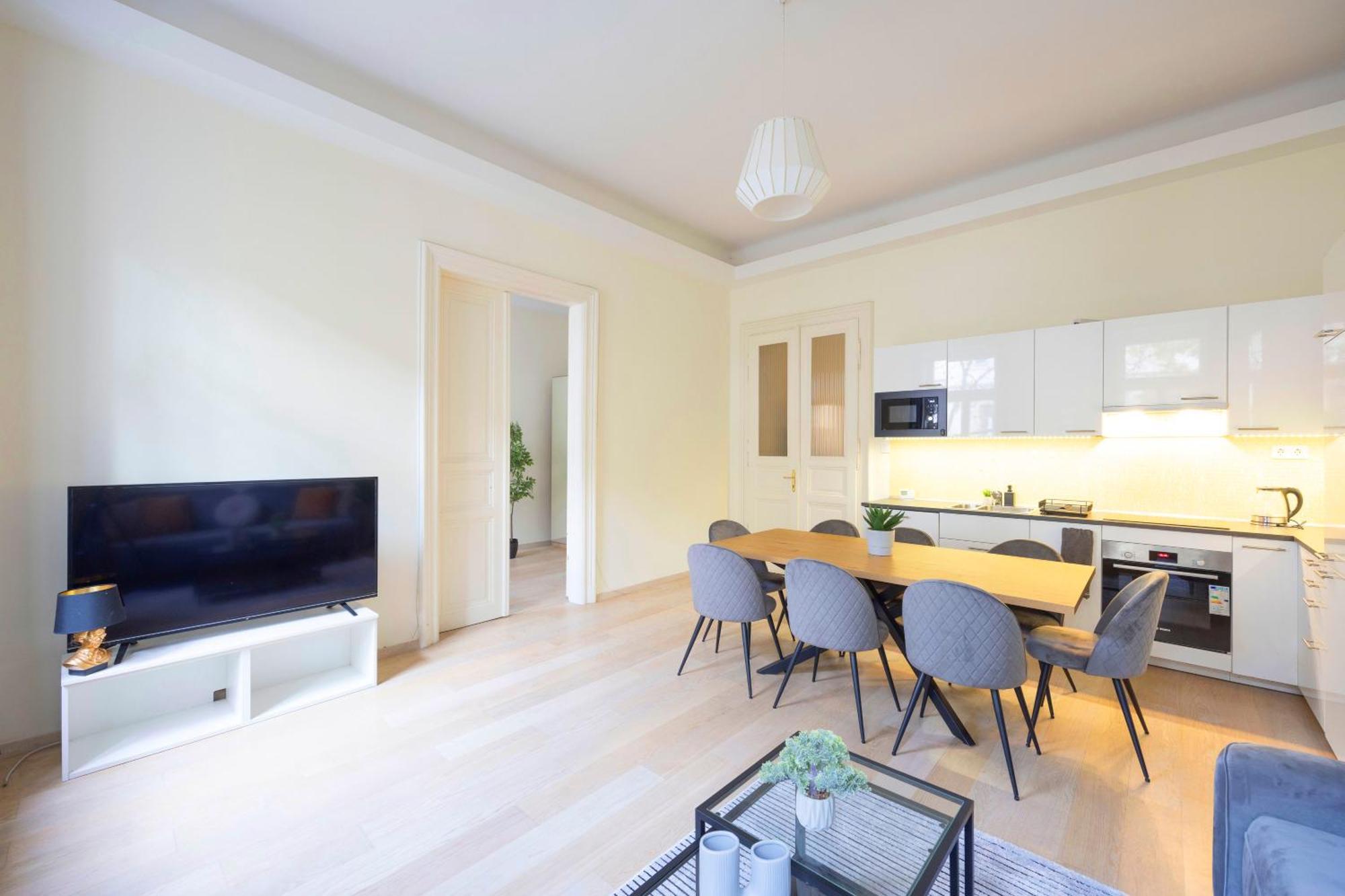 Exclusive & Spacious Central Residence W/ 4Bedrm 2Bathrm Будапеща Екстериор снимка