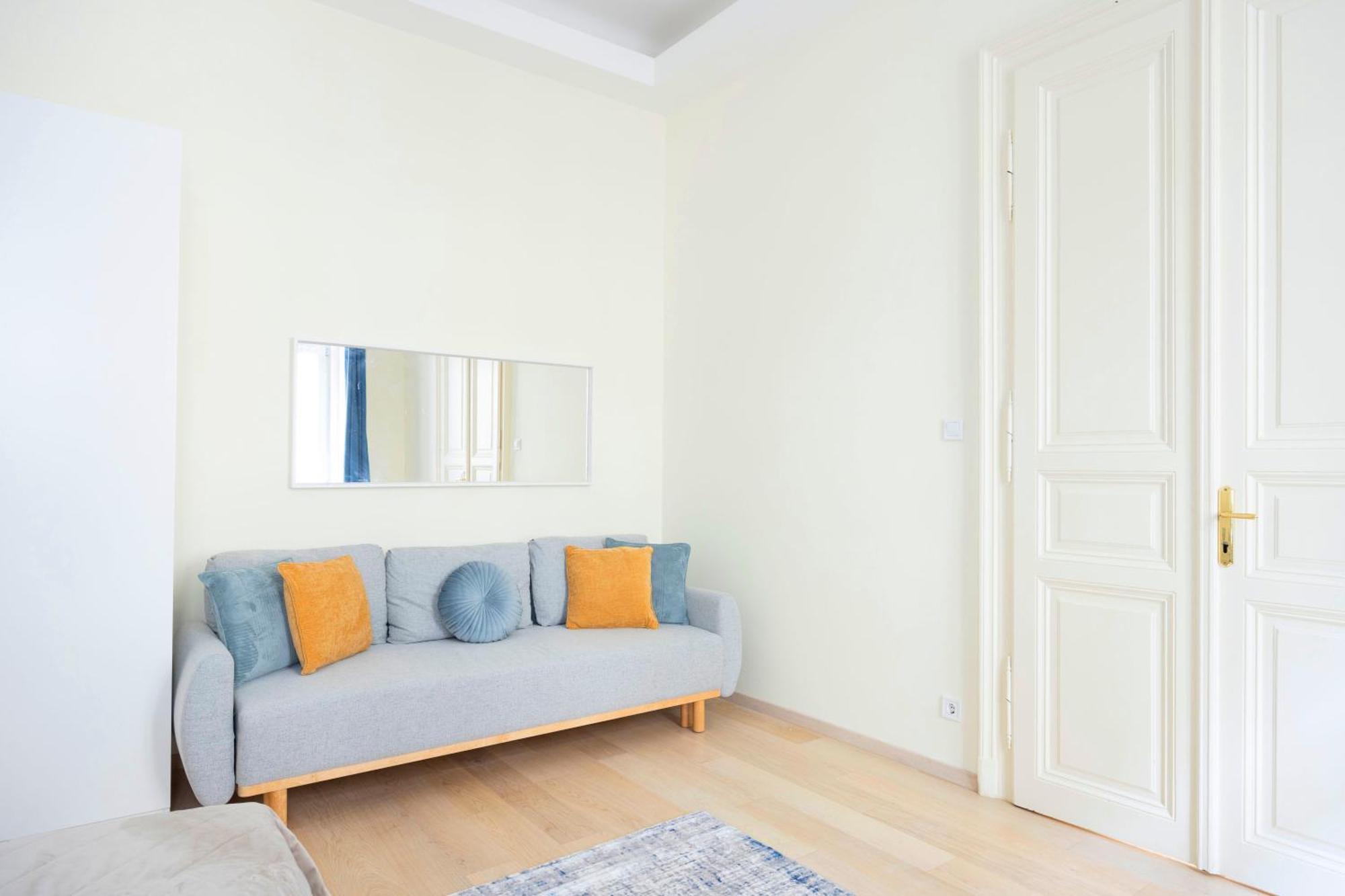 Exclusive & Spacious Central Residence W/ 4Bedrm 2Bathrm Будапеща Екстериор снимка