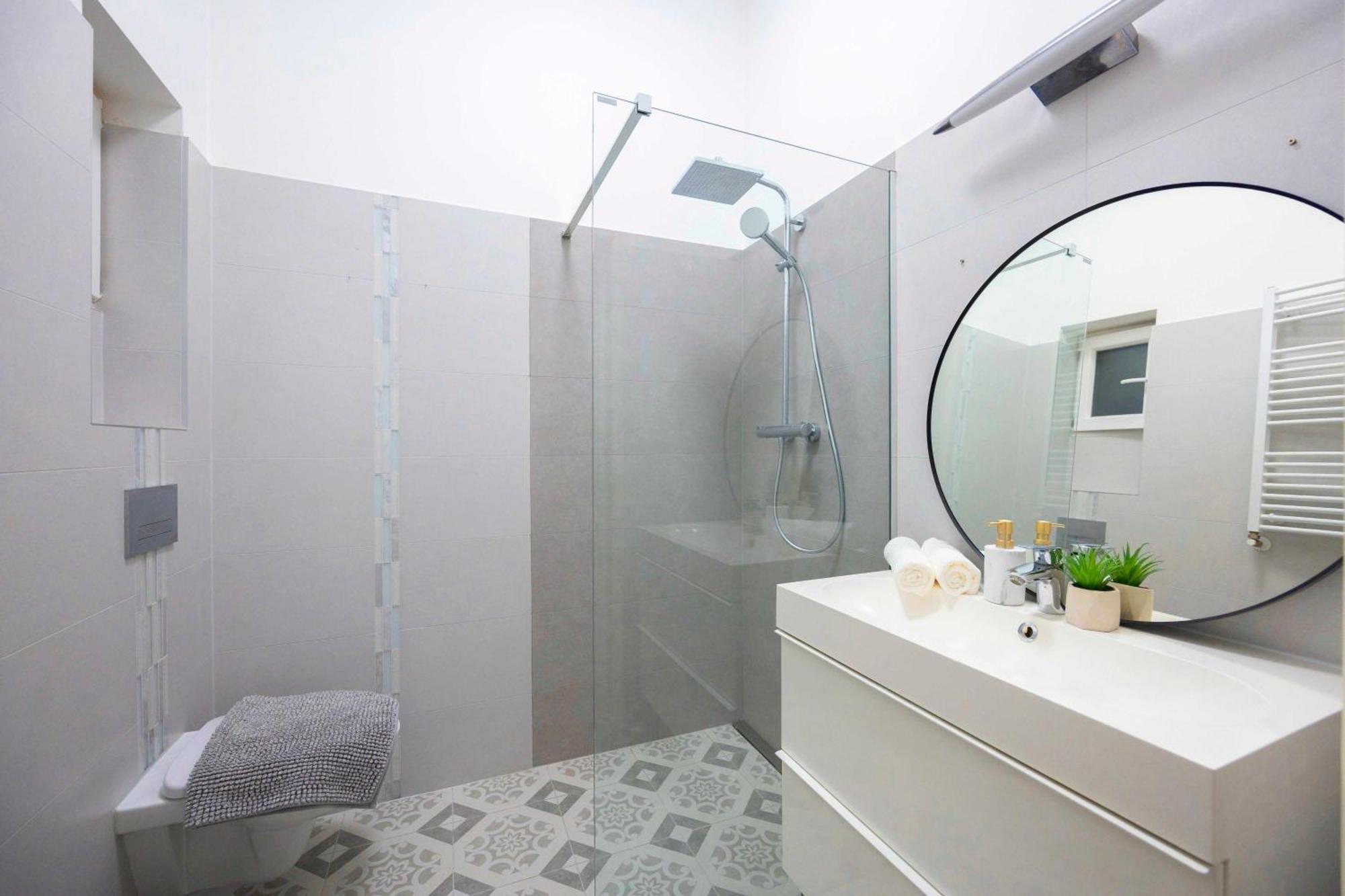 Exclusive & Spacious Central Residence W/ 4Bedrm 2Bathrm Будапеща Екстериор снимка