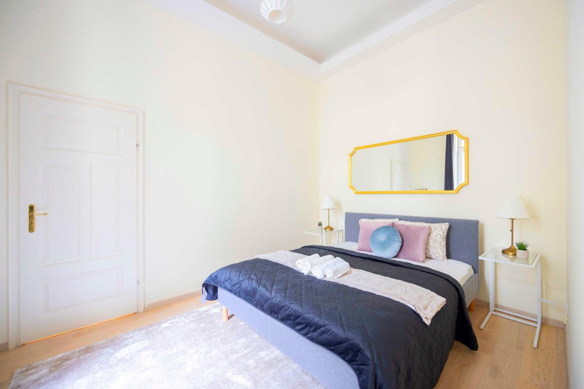 Exclusive & Spacious Central Residence W/ 4Bedrm 2Bathrm Будапеща Екстериор снимка
