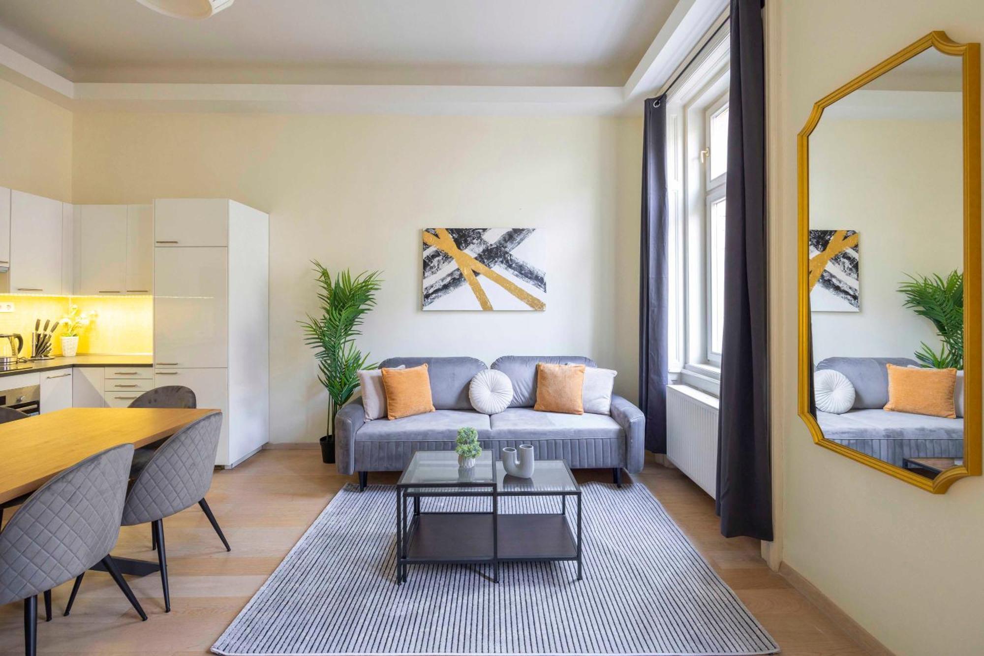 Exclusive & Spacious Central Residence W/ 4Bedrm 2Bathrm Будапеща Екстериор снимка